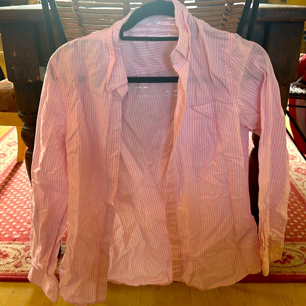 Gap size, small pink and white striped button-down shirt